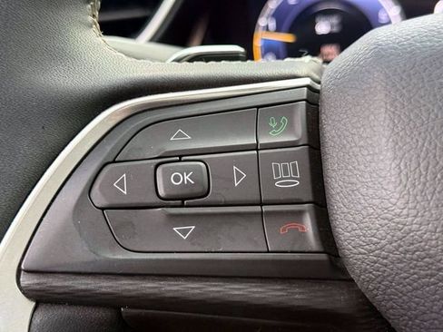 Used 2023 Jeep Grand Cherokee L Laredo AWD/4WD image 23