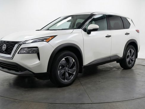 Used 2025 Nissan Rogue SV AWD/4WD image 3