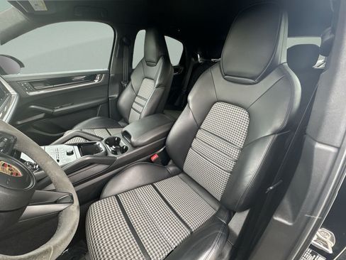 Used 2024 Porsche Cayenne S AWD/4WD image 36