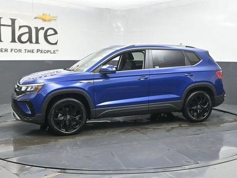Used 2023 Volkswagen Taos SE w/ Panoramic Sunroof Package FWD image 33