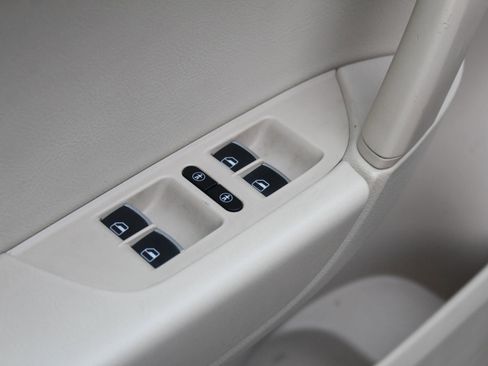 Used 2014 Volkswagen Touareg Hybrid image 22