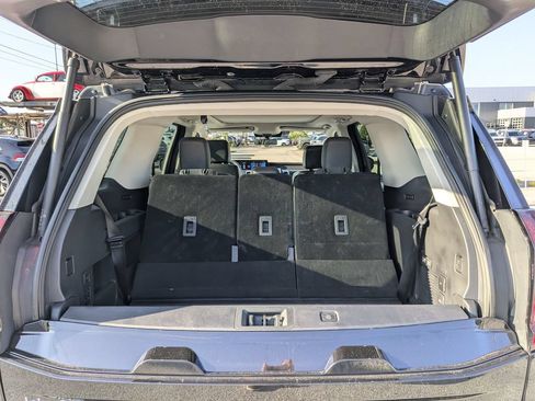 Used 2025 Ford Expedition Active AWD/4WD image 8