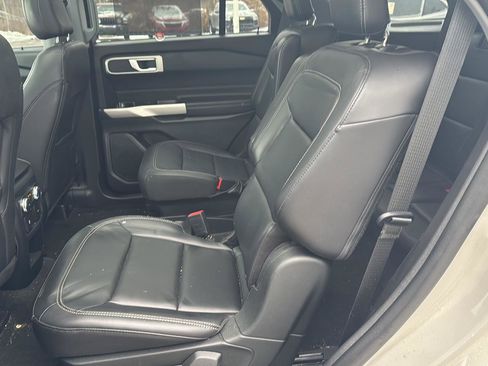 Used 2021 Ford Explorer XLT image 12