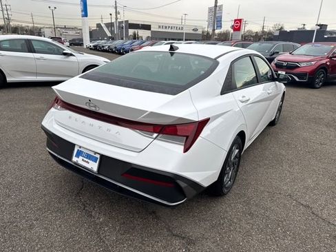 Used 2024 Hyundai Elantra SEL image 17