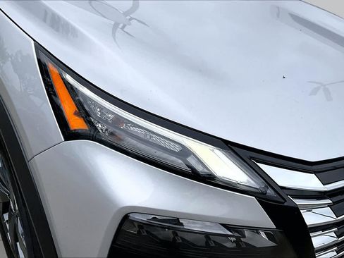 Used 2025 Nissan Rogue SV AWD/4WD image 26