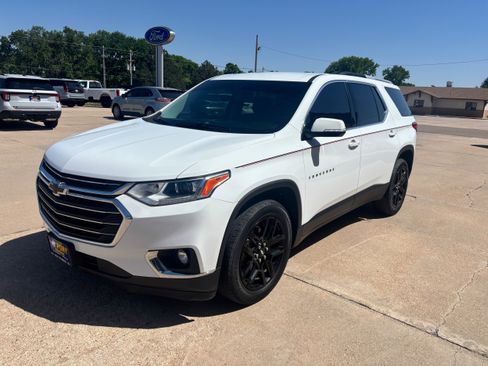 Used 2018 Chevrolet Traverse LT w/ LPO, Floor Liner Package AWD/4WD image 8