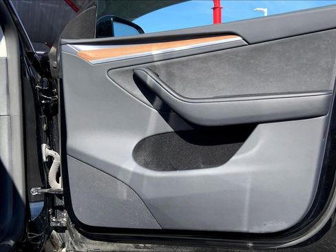 Used 2025 Tesla Model Y Long Range image 22