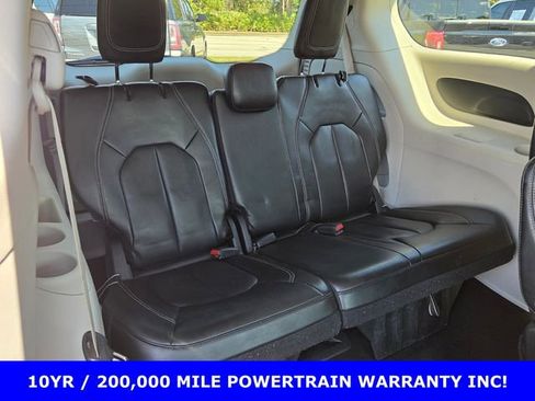 Used 2023 Chrysler Pacifica Touring-L image 15