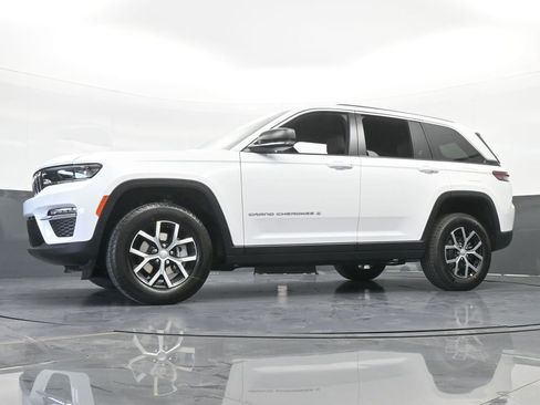 Used 2025 Jeep Grand Cherokee Limited image 56