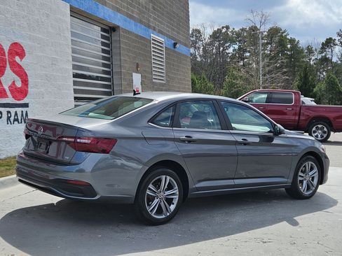 Used 2024 Volkswagen Jetta SE image 7