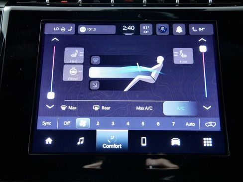 Used 2024 Jeep Grand Cherokee Altitude image 42