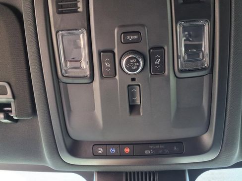 New 2025 Chevrolet Suburban Premier image 21