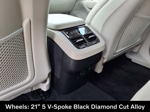 Certified 2023 Volvo XC90 B5 Plus AWD/4WD image 21