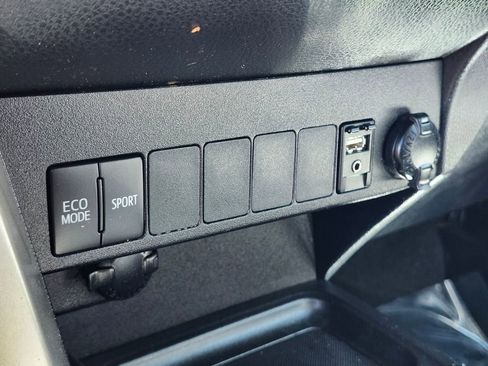 Used 2015 Toyota RAV4 XLE AWD/4WD image 23