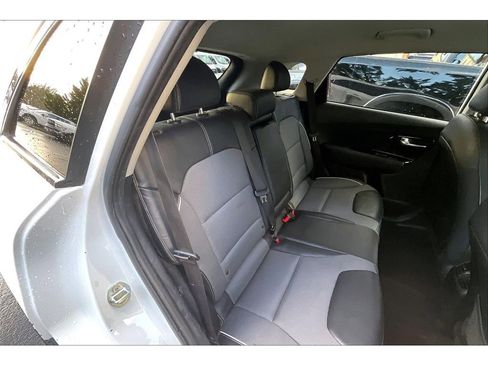 Used 2022 Kia Niro EX image 27