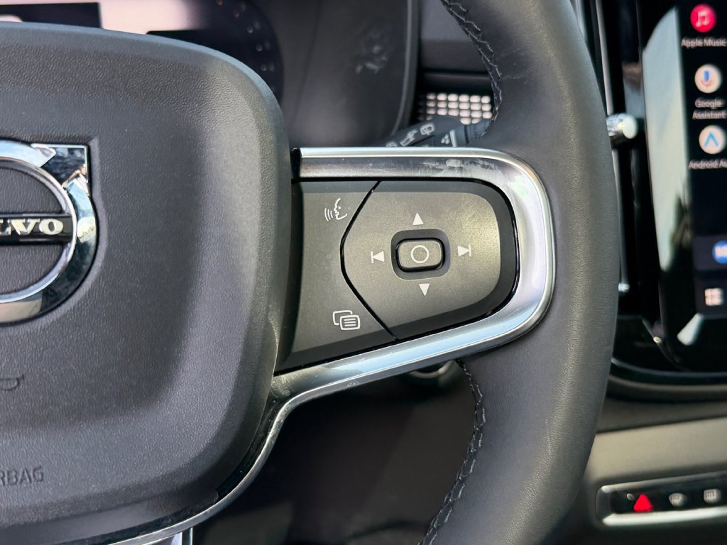 Certified 2024 Volvo XC40 B5 Plus AWD/4WD image 19