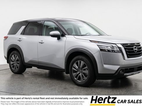 Used 2025 Nissan Pathfinder SV FWD image 1