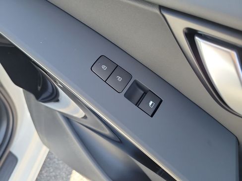 New 2026 Kia Niro EX FWD image 11