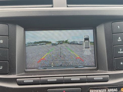 Used 2018 Ford Explorer XLT FWD image 21