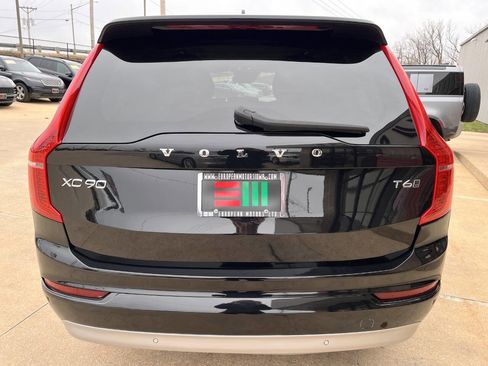 Used 2022 Volvo XC90 T6 Momentum w/ Climate Package AWD/4WD image 4
