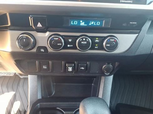 Used 2021 Toyota Tacoma SR5 AWD/4WD image 18