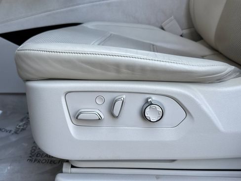 Used 2021 Cadillac Escalade Premium Luxury Platinum image 12