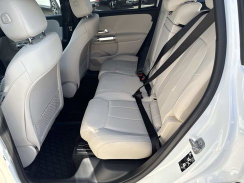 Used 2025 Mercedes-Benz GLB 250 image 14