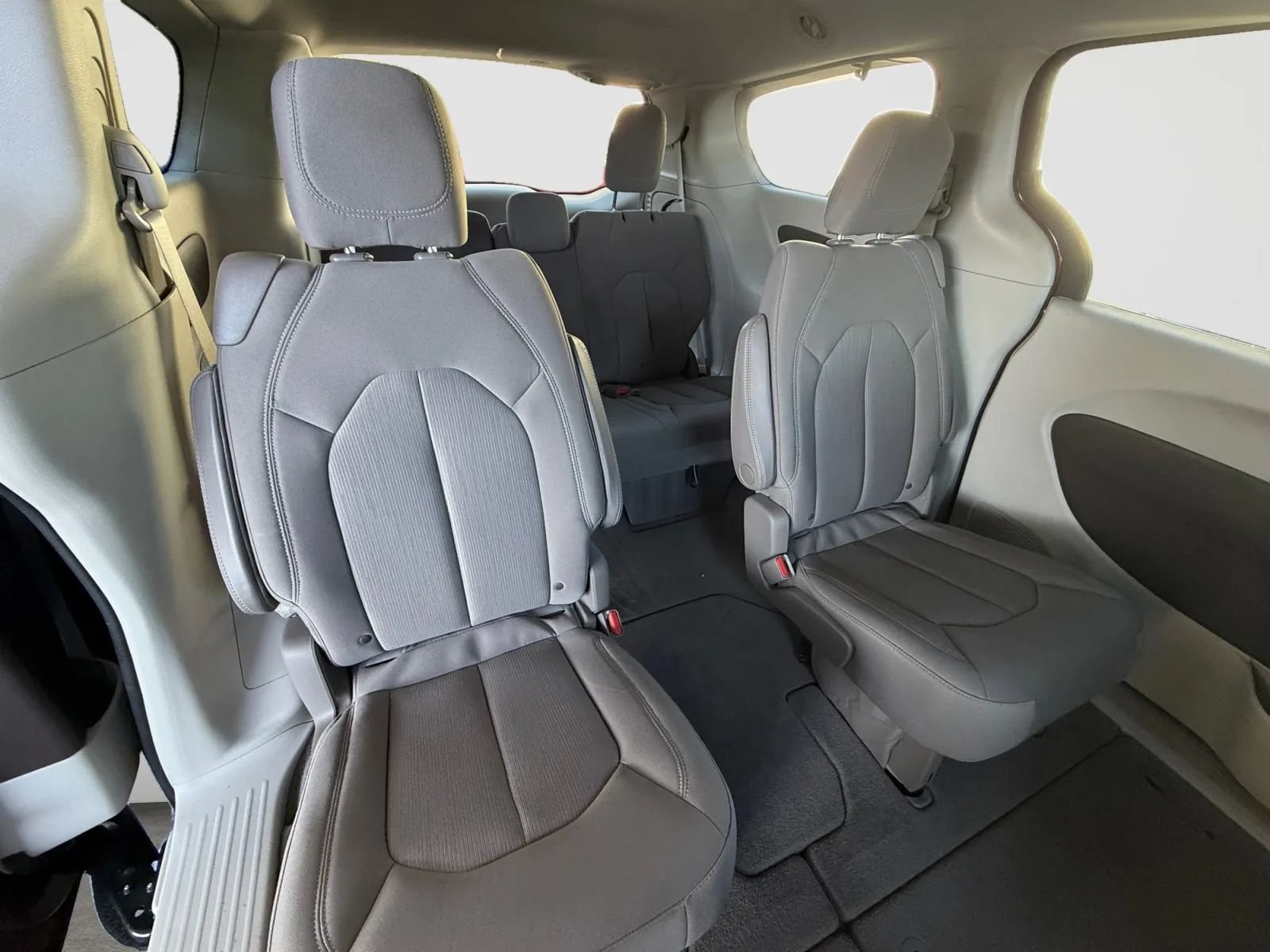 Used 2017 Chrysler Pacifica LX FWD image 19