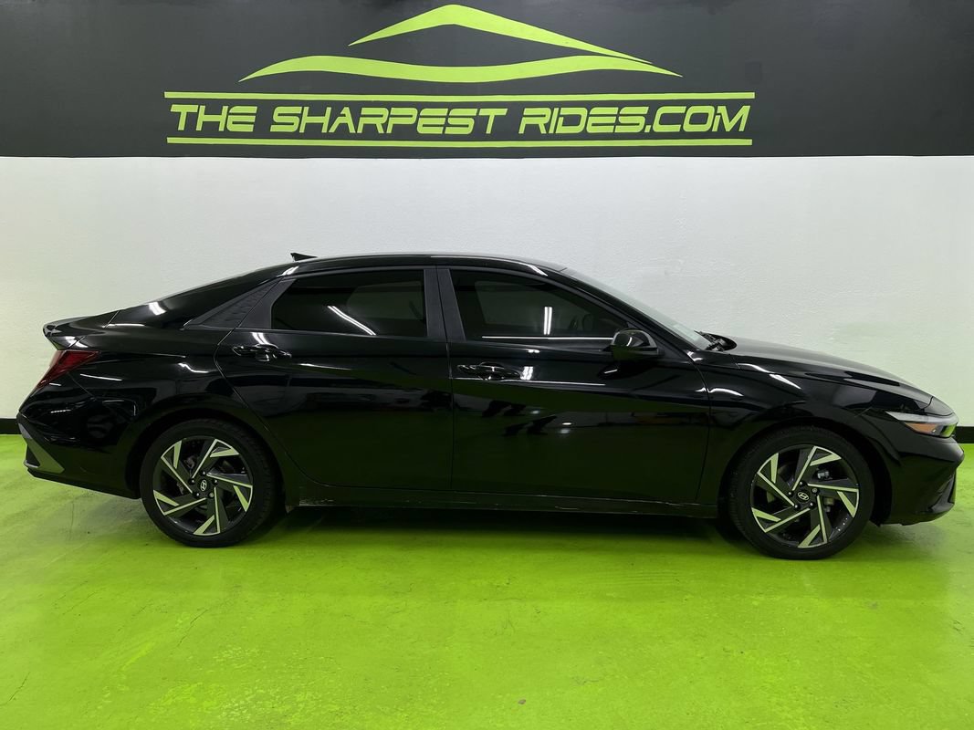 Used 2025 Hyundai Elantra SEL FWD image 11