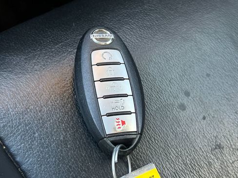 Used 2018 Nissan Pathfinder Platinum FWD image 31