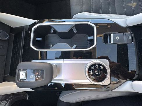 New 2026 Mitsubishi Outlander SE image 25