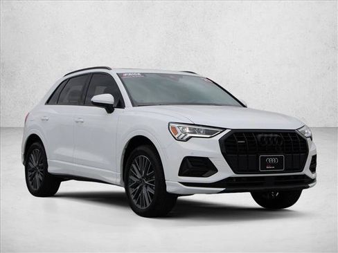 Used 2023 Audi Q3 2.0T Premium w/ Convenience Package AWD/4WD image 5