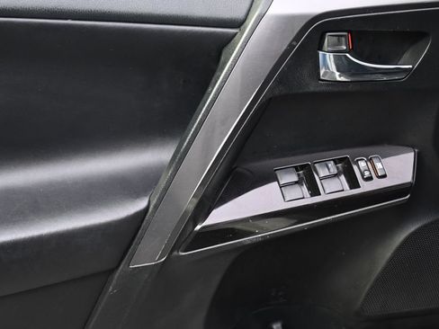 Used 2016 Toyota RAV4 SE AWD/4WD image 19