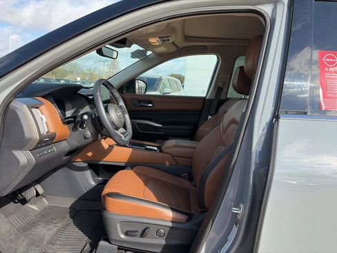 Certified 2024 Nissan Pathfinder Platinum image 7