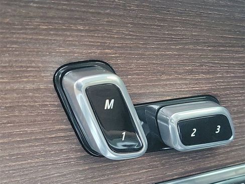 New 2025 Land Rover Range Rover Long Wheelbase SE image 27