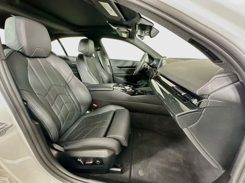 Used 2026 BMW 530i xDrive AWD/4WD image 32
