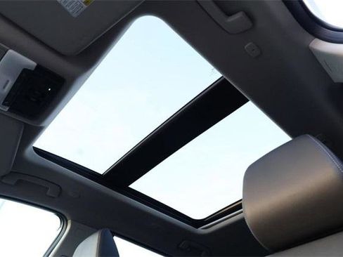 Used 2023 Nissan Rogue SL w/ SL Premium Package image 8