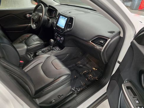 Certified 2022 Jeep Cherokee Latitude Lux FWD image 32