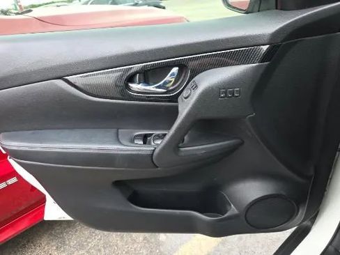 Used 2017 Nissan Rogue SL w/ SL Premium Package image 15