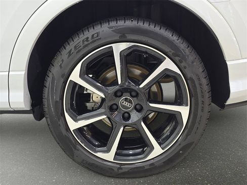 Certified 2025 Audi Q3 2.0T Premium Plus w/ Premium Plus Package image 36