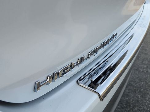 Used 2023 Toyota Highlander Platinum image 32