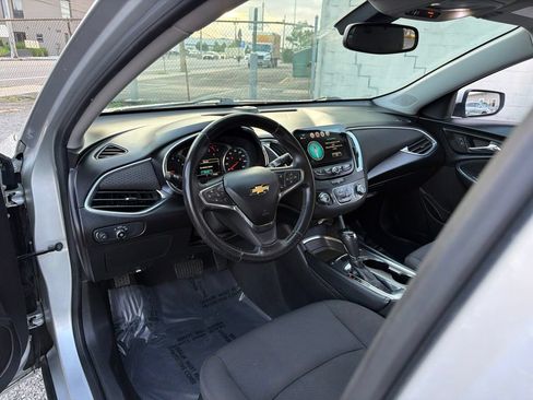 Used 2018 Chevrolet Malibu LT FWD image 25