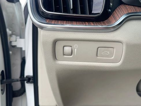 Used 2022 Volvo S60 B5 Momentum w/ Premium Package image 20