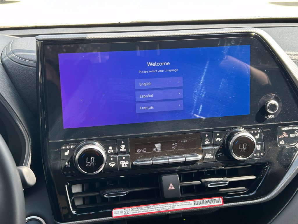Used 2024 Toyota Highlander Platinum FWD image 22