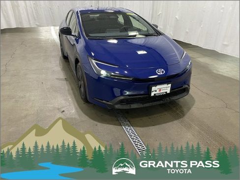 New 2026 Toyota Prius LE image 1