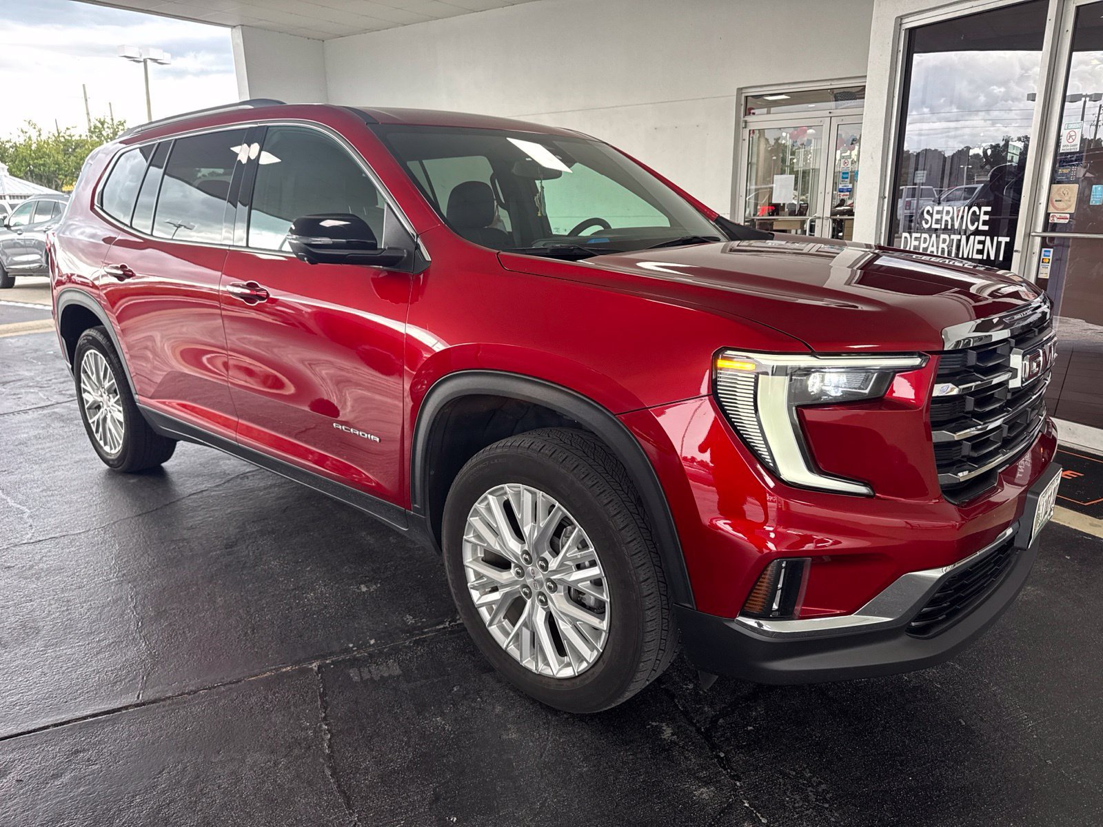 Used 2024 GMC Acadia Elevation AWD/4WD image 2