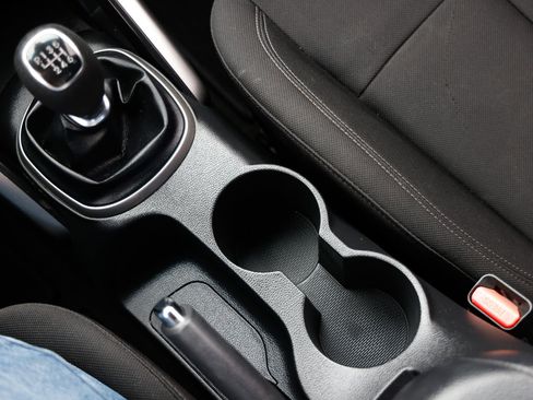 Used 2016 Hyundai Veloster image 35