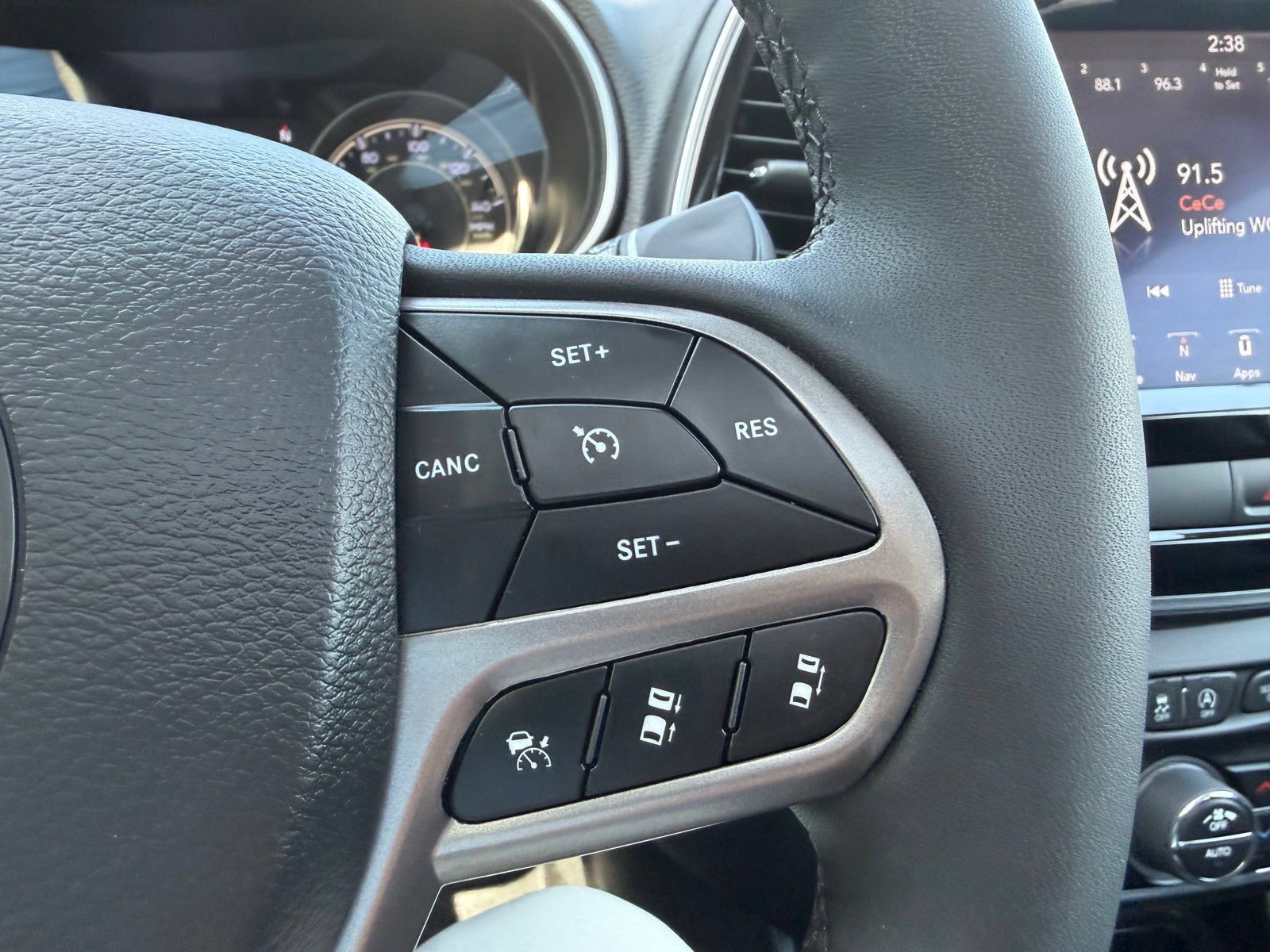 Used 2022 Jeep Cherokee Limited w/ Elite Package AWD/4WD image 15