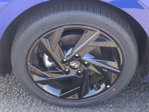 New 2026 Hyundai Elantra SEL Sport Premium FWD image 9