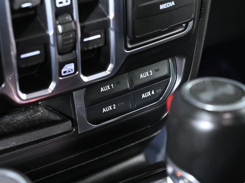 Used 2020 Jeep Wrangler Unlimited Sahara AWD/4WD image 19